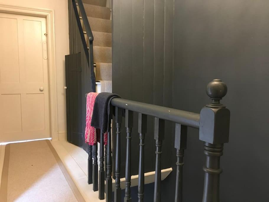 Stylish Two Large Double Bedroom House In Central Harrogate With On Street Parking Bagian luar foto