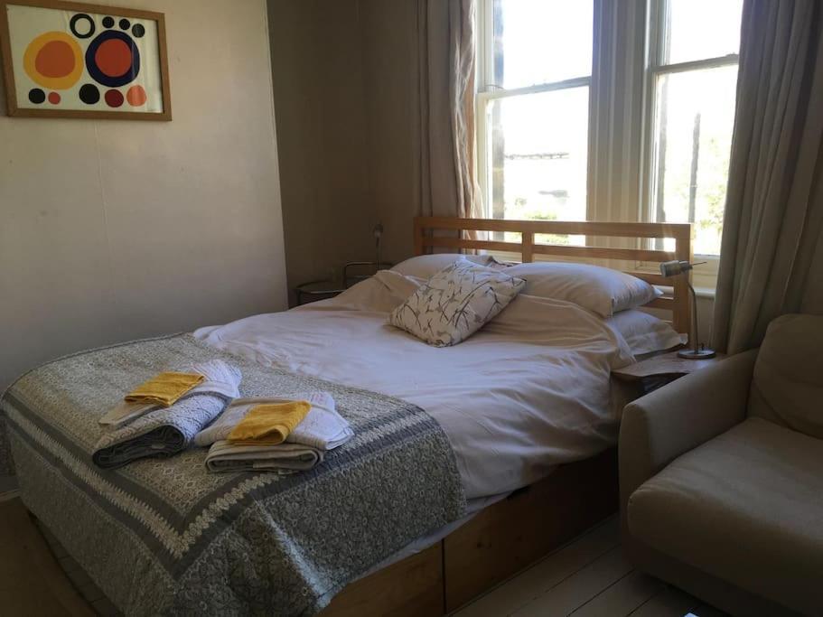 Stylish Two Large Double Bedroom House In Central Harrogate With On Street Parking Bagian luar foto